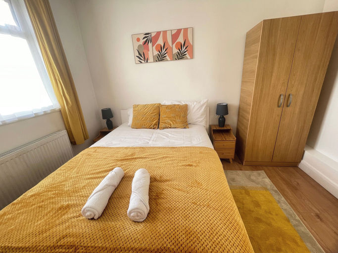 Room 5, Tottenham - Sleeps 10 - Garden - Near Transport, London
