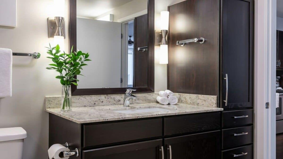 Bathroom 4, CozySuites Remi | sauna, pool, gym, Dallas