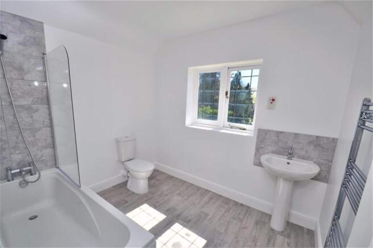 Bathroom 4, Summerhill Manor Retreat - 7 Bedroom House, Kent