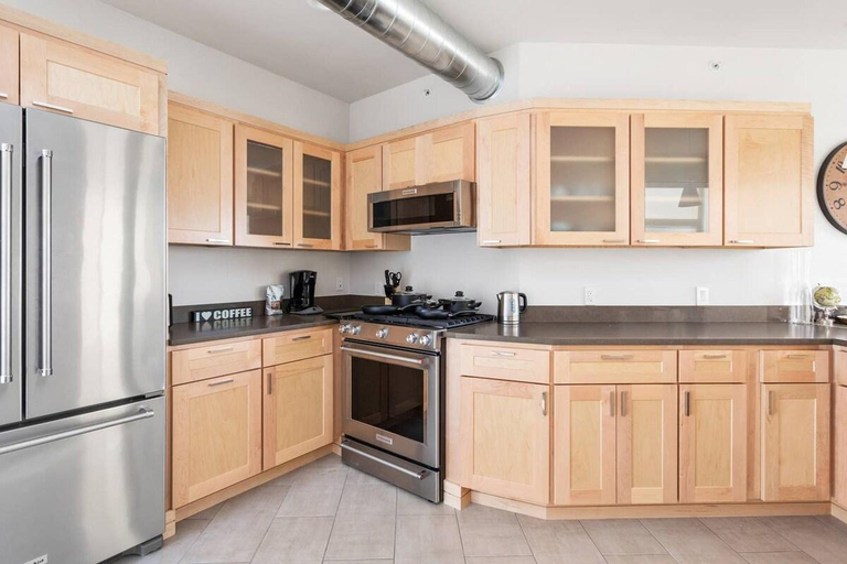 Others 5, Upscale 3BR Penthouse by CozySuites, Marion
