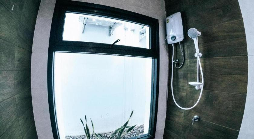Bathroom 3, Seven Days a Week Resort, Muang Trang