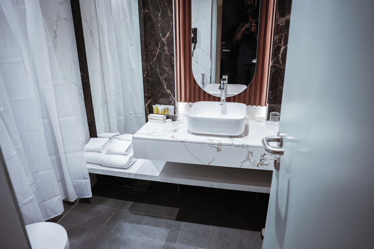 Bathroom 5, Al Mansour Plaza Hotel, Doha