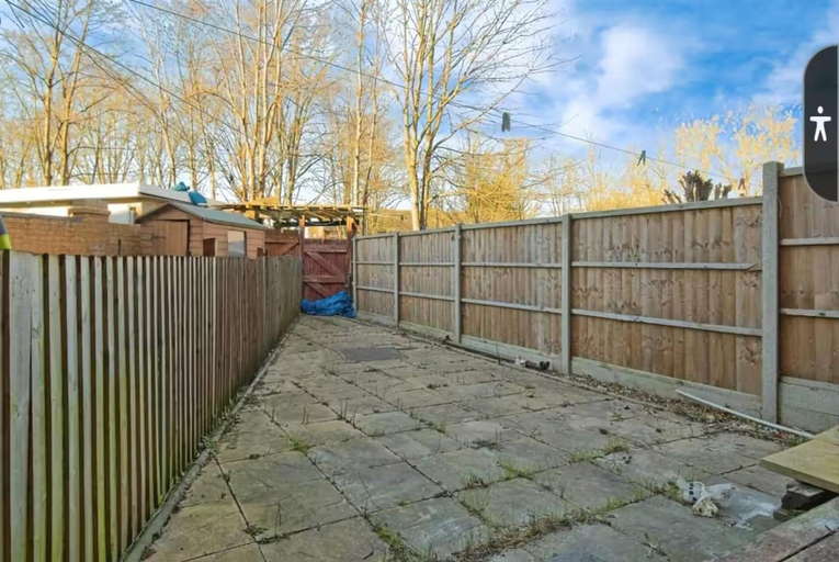 Property grounds, Apartment - Sleeps 5 - Private Garden, London