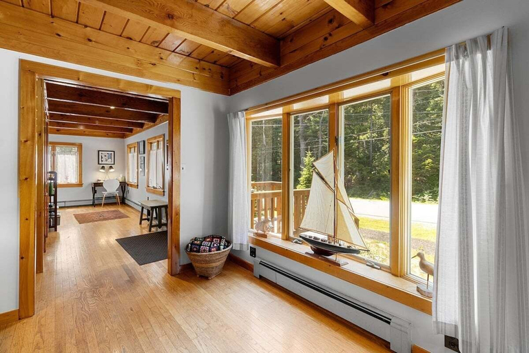 Interior 2, Boothbay Birch Cottage, Near Botanical Gardens, Lincoln