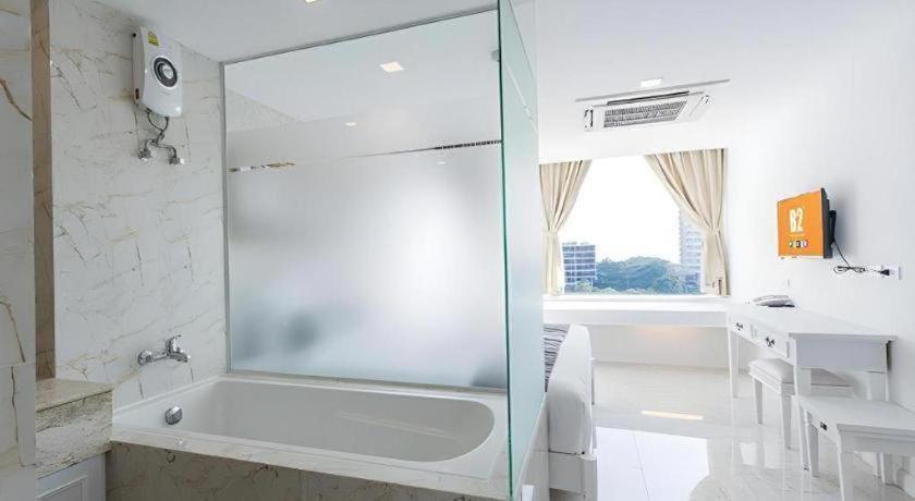 Bathroom 4, B2 Hua Hin Premier Hotel, Hua Hin