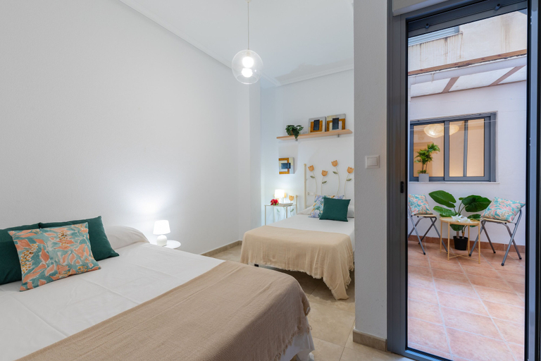 Interior 2, Enjoy Life in our Apartment. Wifi & Parking, Alicante