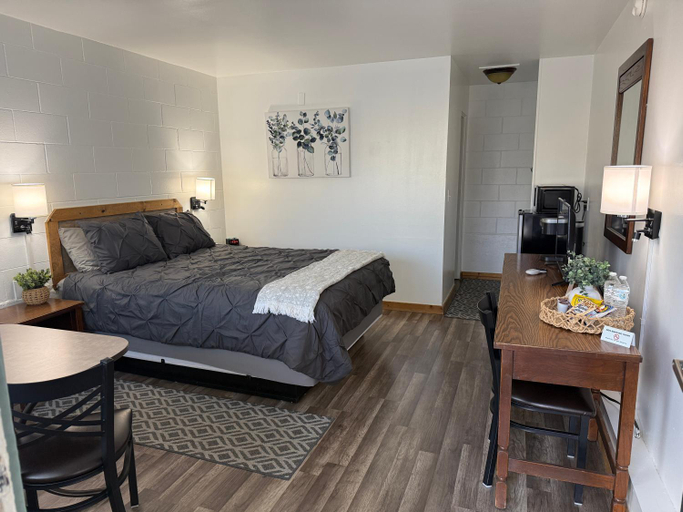 Bedroom 4, The John Day Motel, Grant