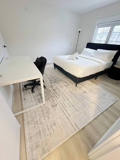 Room 5, Modern 3BR Near Long Lake Minutes to Downtown, Halifax