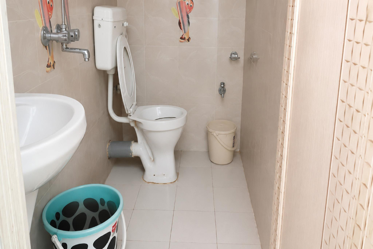 Bathroom, Goroomgo Om Sai Residency Bhubaneswar, Khordha