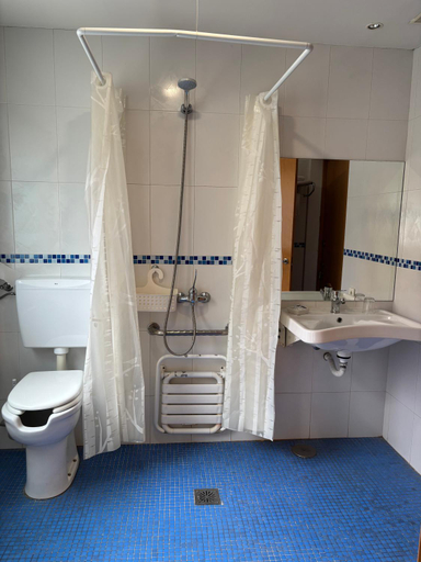 Bathroom 4, Hostal El Poligono, Zamora