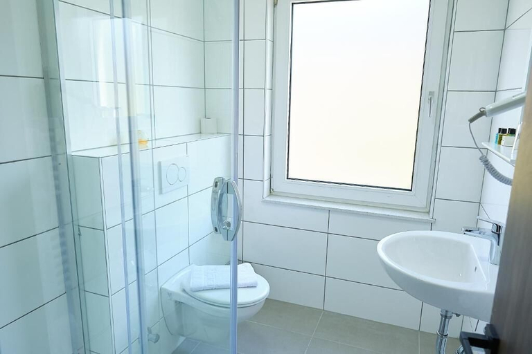 Bathroom 5, Hotel Münden, Göttingen