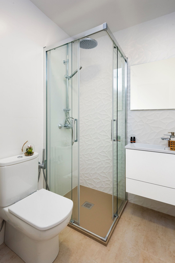 Bathroom 3, Prime Location, Cozy 2 Bedroom Apartment - Santo Cristo II, Granada