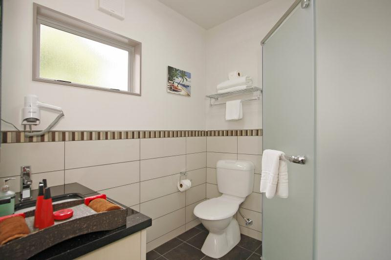 Bathroom 3, 151 On London Motel & Conference Centre, Wanganui