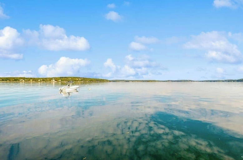 Lake 4, 2 Waterfront Cottages in Ocean Point With Dock & Large Yard, Dog Friendly, Lincoln