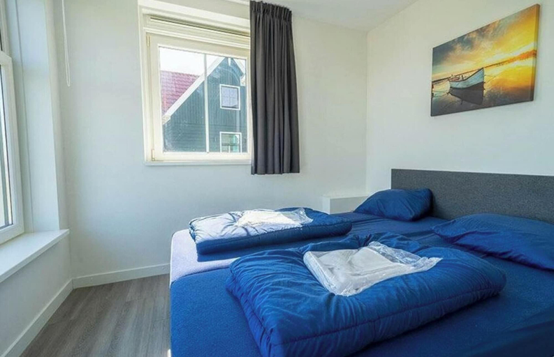 Room 3, Holiday Home in Uitdam With Terrace, Waterland