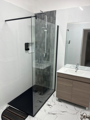 Bathroom 4, Apartamentos Santiago, Praia