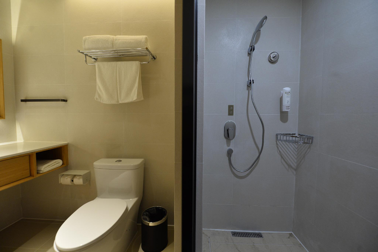 Bathroom 4, Ji Hotel Shanghai Jindu Road, Shanghai