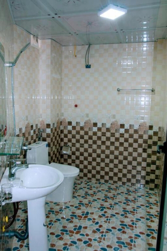 Bathroom 3, Ngo Nho Hotel, Sa Pa