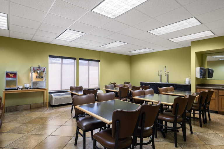 Food & Drinks 5, AmericInn by Wyndham Madison West, Dane