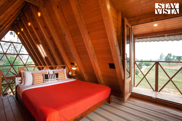 Bedroom 3, StayVista at The Goldilocks with Pvt Pool & Gym, Bangalore