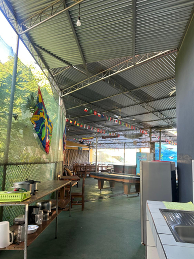 Food & Drinks, Restaurante y cabinas Sudy, Turrubares
