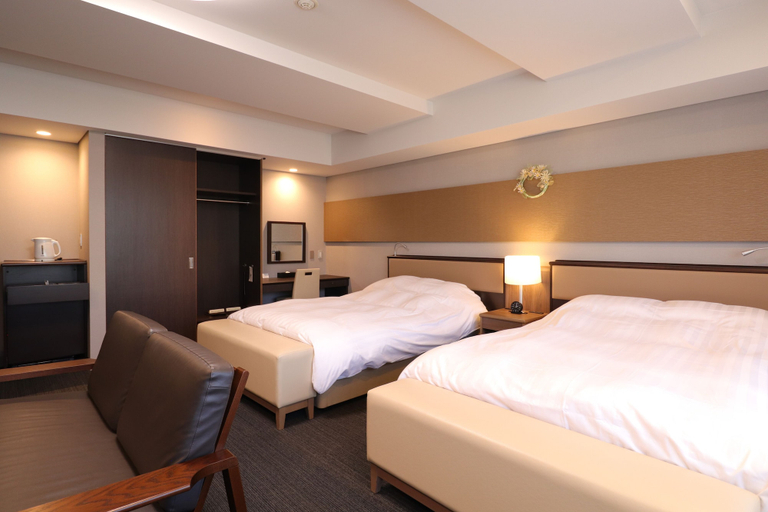 Bedroom 3, Silk Hotel, Iida