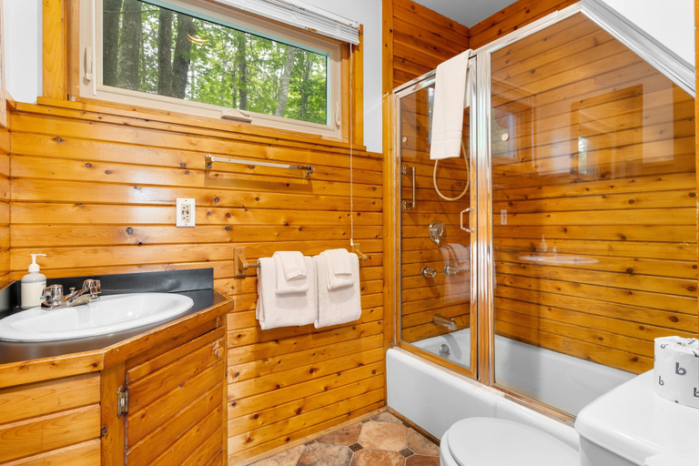 Bathroom, Alluring Home With Full Kitchen, Furnished Patio, Washer/dryer & Private Yard, Hancock