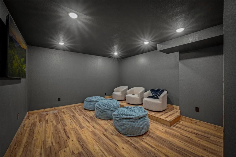 Interior 5, Annamalai, Sevier
