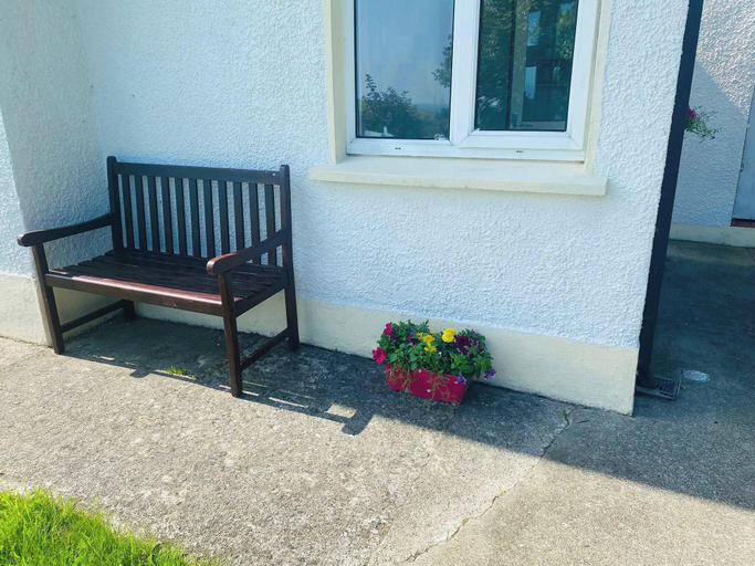 Terrace/patio 5, Near Coast - Garden - Parking - Sleeps 4