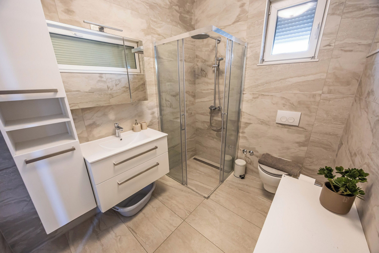Bathroom 2, Kuća za odmor Lorena, Crikvenica