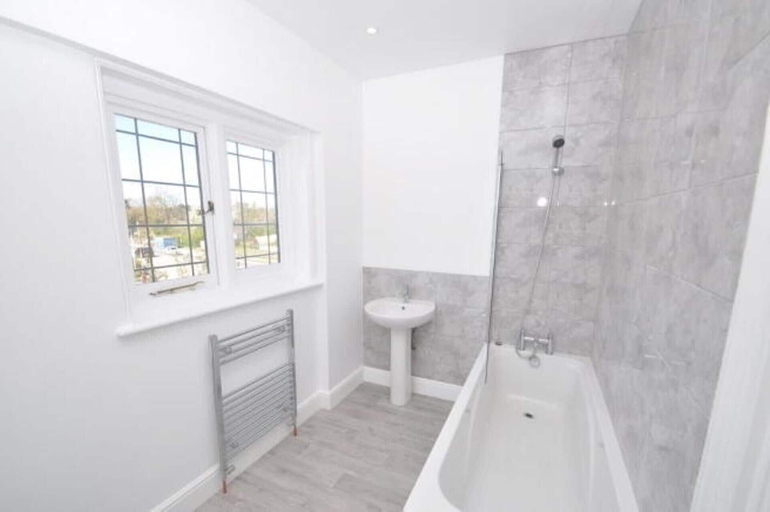 Bathroom 3, Summerhill Manor Retreat - 7 Bedroom House, Kent