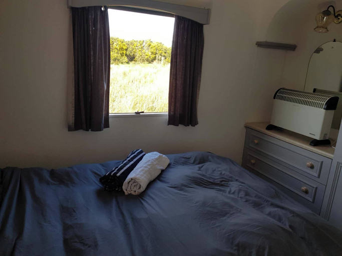 Room 5, 2 Bed-sleeps 4-free Parking-pet Friendly