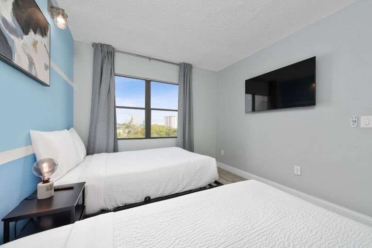 Room 5, 2BR Suite at The Enclave Near Universal Parks, Orange