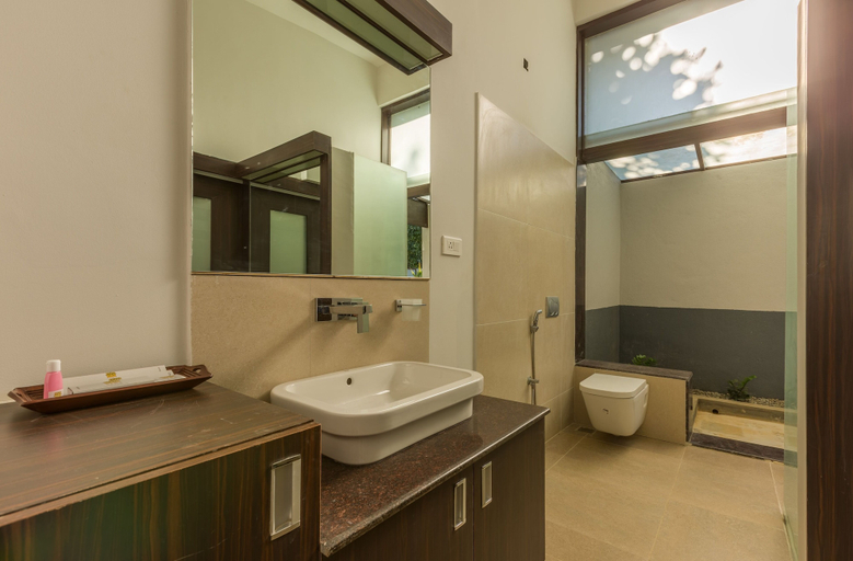 Bathroom 3, Siri Nature Resort, Chikmagalur