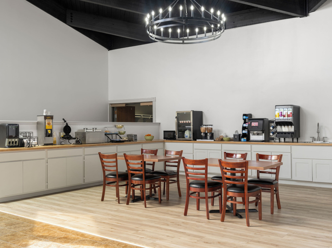 Others 5, Avalon Hotel & Conference Center, Chippewa