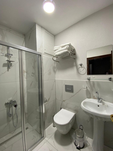 Bathroom, Ozcanlar grand otel, Türkeli