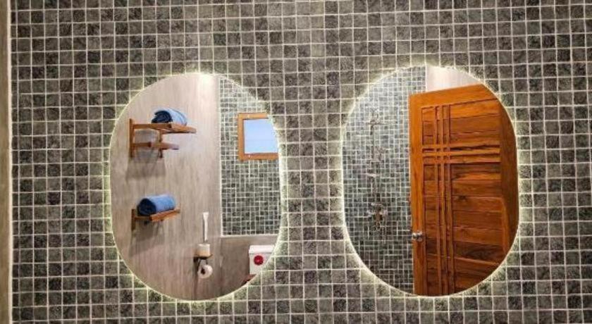Bathroom, Poochommhok Resort, Sangkhla Buri