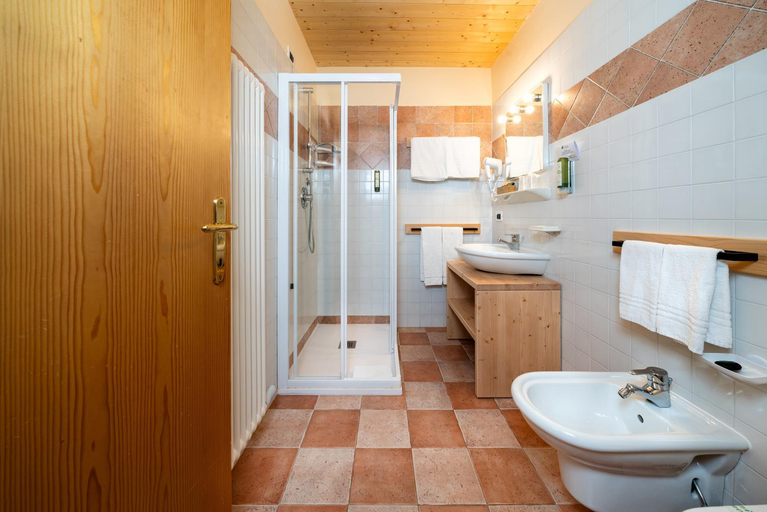 Bathroom 3, Hotel Garni La Montanara, Trento
