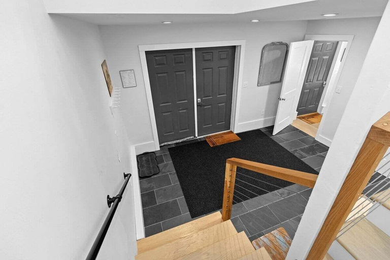 Interior 2, Harborside Cottage, Walk to Downtown, Knox