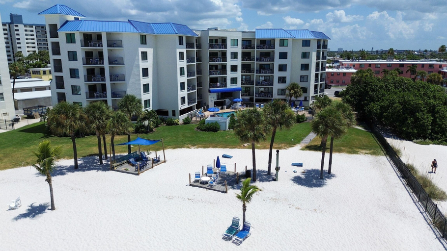 Exterior & Views 2, Caprice 401, Pinellas