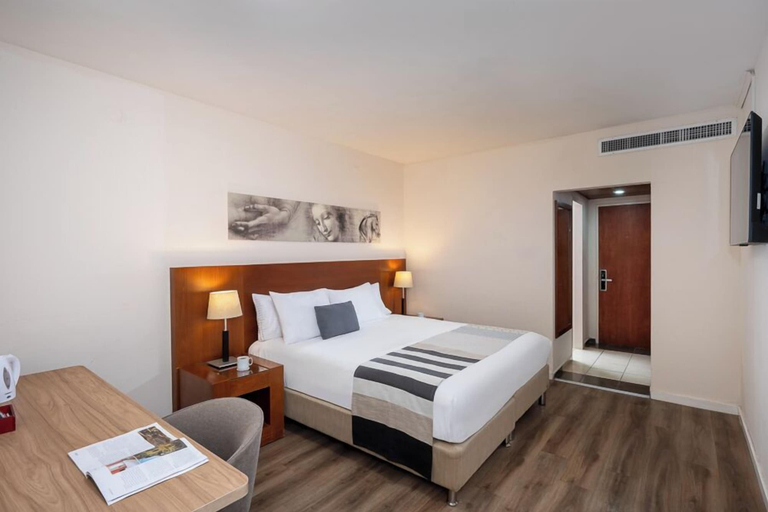 Bedroom 4, Leonardo Hotel Tiberias