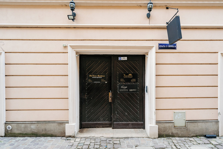 Exterior detail, Grodzka Corner Apartments — Senacka 11 — Kraków Old Town — by Luvaro, Kraków City