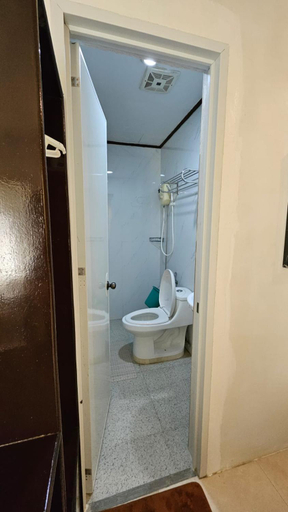 Bathroom 3, Agta Beach Resort, Almeria