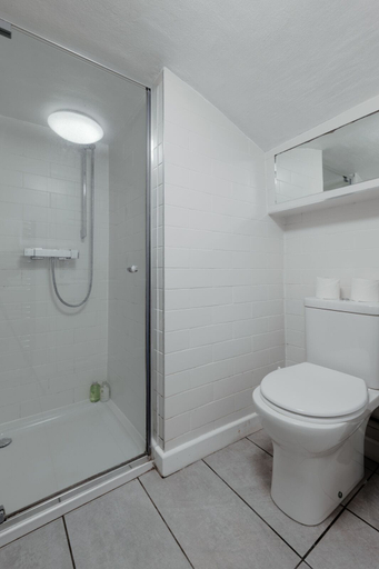 Bathroom 3, Contemporary Garden Flat in Clifton, Bristol