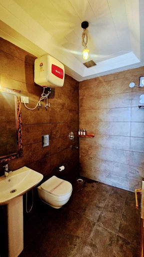 Bathroom 4, Kali Tibba Resort, Solan