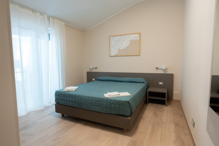 Bedroom 3, Residence La Scogliera, Savona