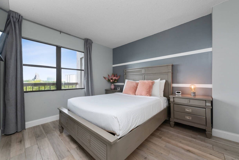 Room 4, 2BR Suite at The Enclave Near Universal Parks, Orange