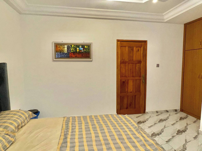 Room 3, Charming 2 Bedroom House in Vibrant Ablekuma Olebu, Ga West