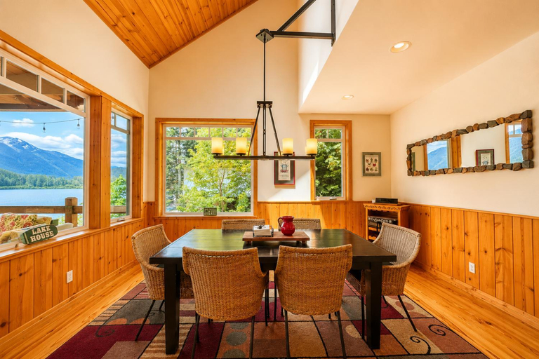 Food & Drinks 5, Lazy Bear Lodge by NW Comfy Cabins, Chelan