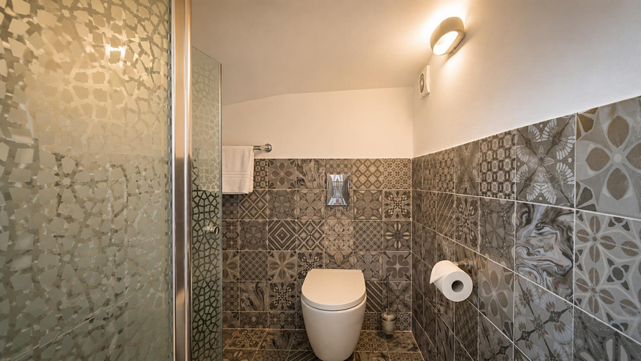 Bathroom 5, Margosa Hotel Tel Aviv